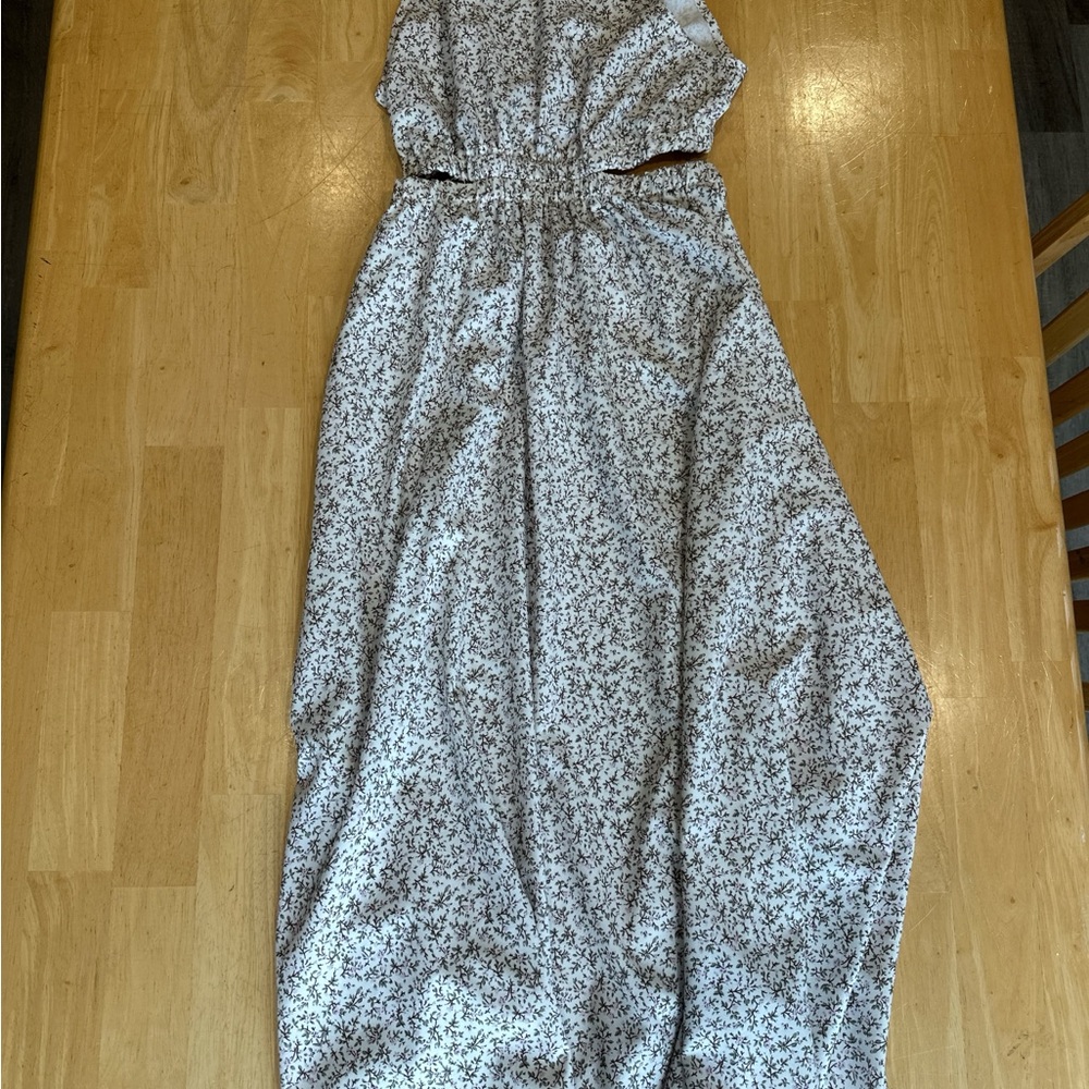 Floral Print Sleeveless Dress with open back medium